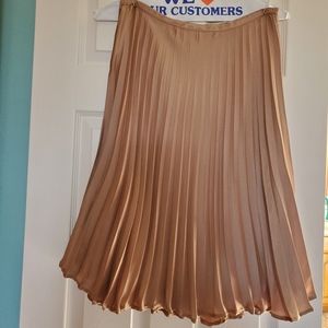 Pleated skirt